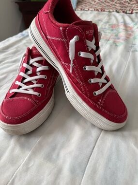 Skechers Arch Fit cool technology Women's Red Low-Top Athletic Sneakers